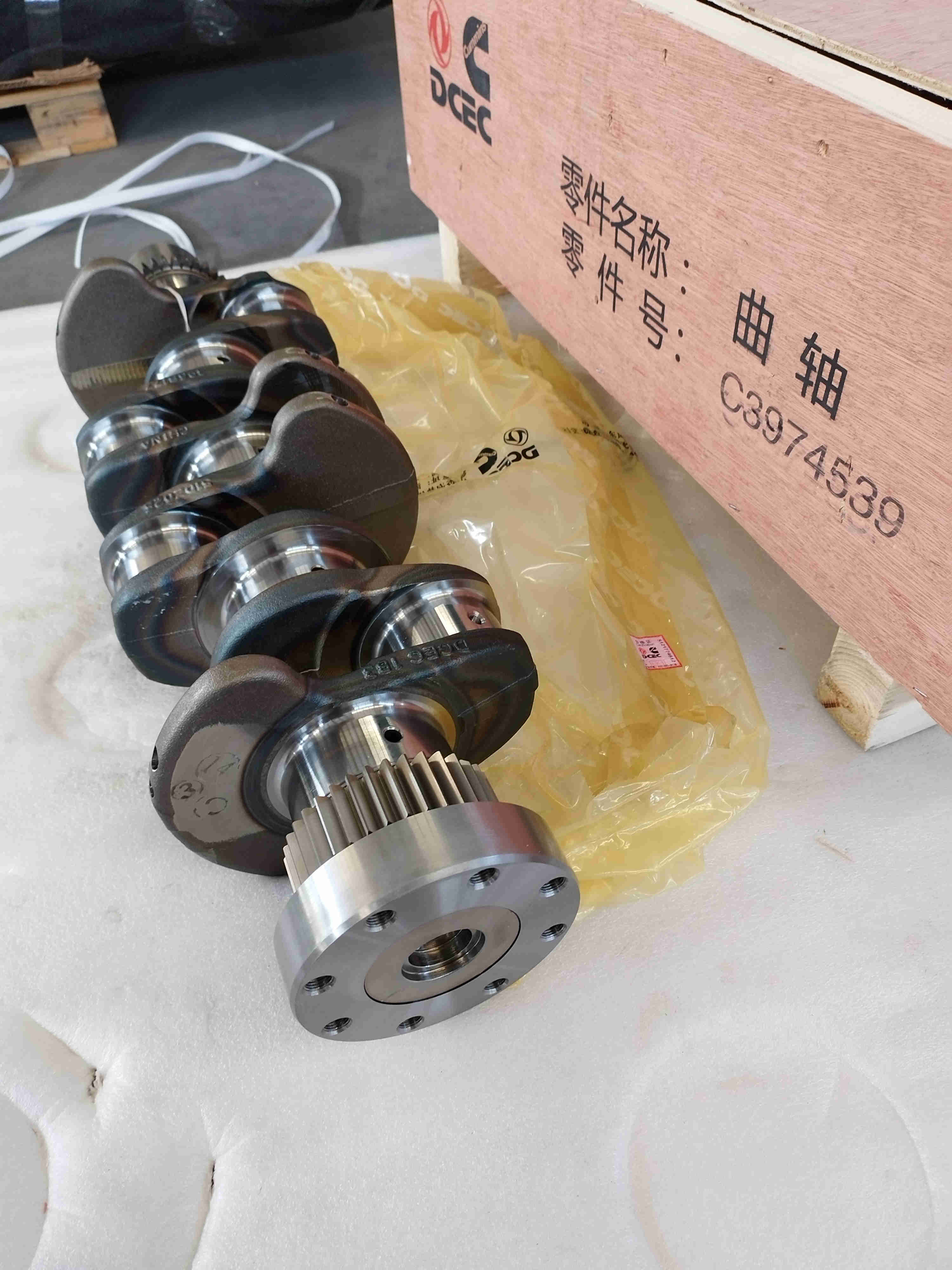 Dongfeng Cummins Diesel Engine Parts Crankshaft 3974539