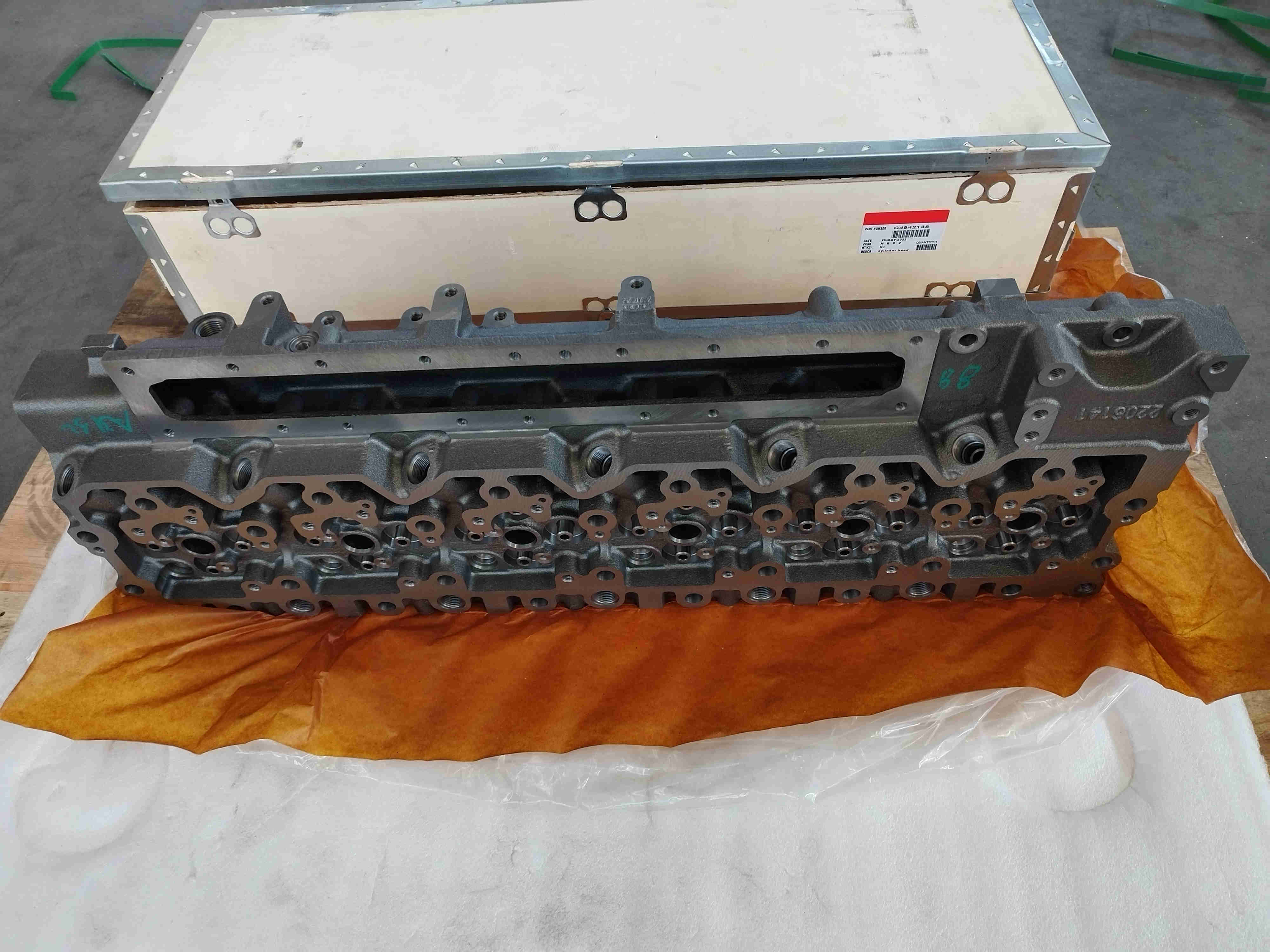 Cummins 6L Engine Cylinder Head/4942138